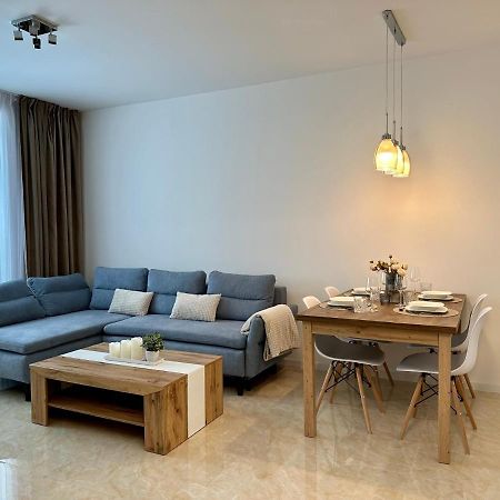 Apartment Robotnicka - 2 Bathrooms, 2 Bedrooms 班斯卡-比斯特里察 外观 照片