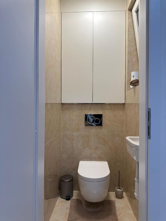 Apartment Robotnicka - 2 Bathrooms, 2 Bedrooms 班斯卡-比斯特里察 外观 照片