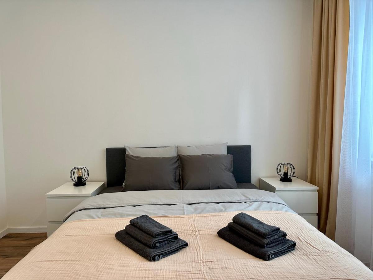 Apartment Robotnicka - 2 Bathrooms, 2 Bedrooms 班斯卡-比斯特里察 外观 照片